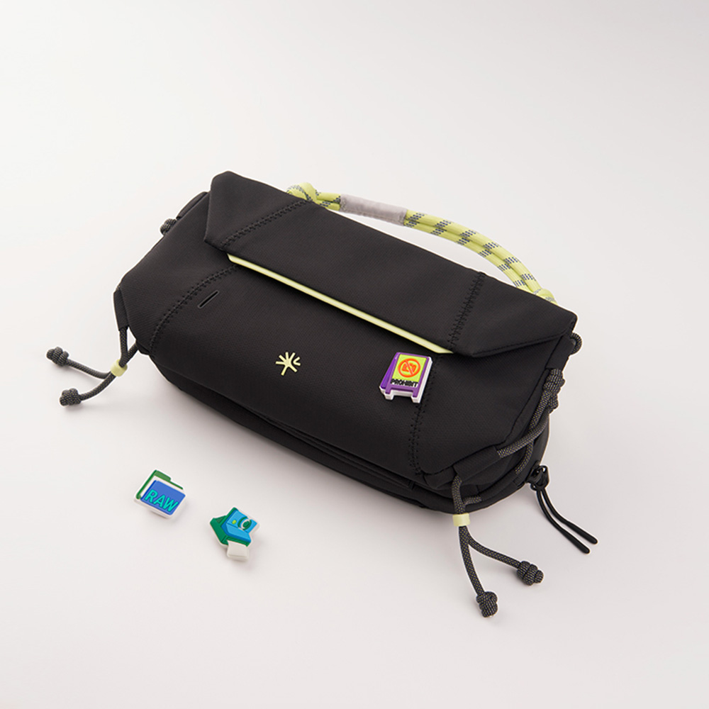 피지테크 원고 포켓 슬링백 블랙 P-CB-293