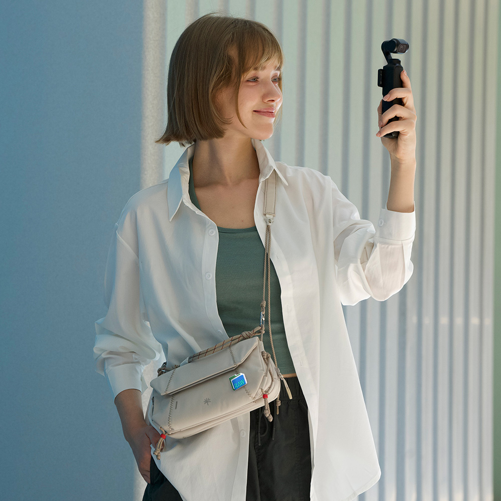 피지테크 원고 포켓 슬링백 화이트 P-CB-577